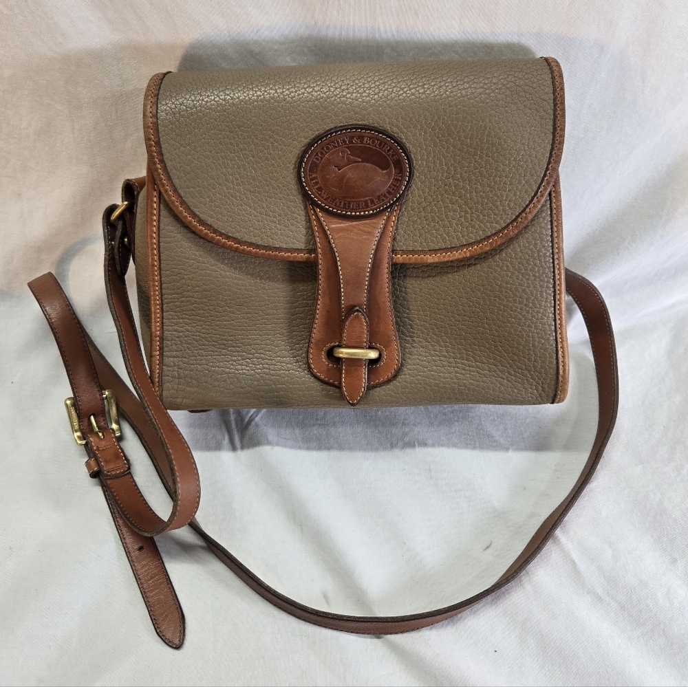 Vintage Dooney & Bourke Essex Brown Leather Beige Brown Crossbody - Picture 1 of 12